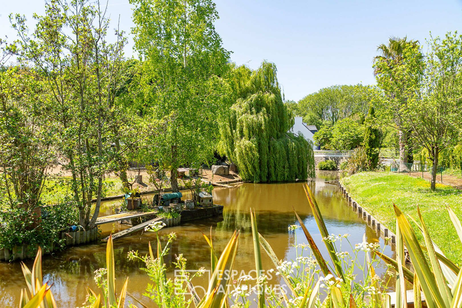 Photo Maison familiale au coeur d'un parc arboré avec plan d'eau à Étables-sur-Mer image 3/6