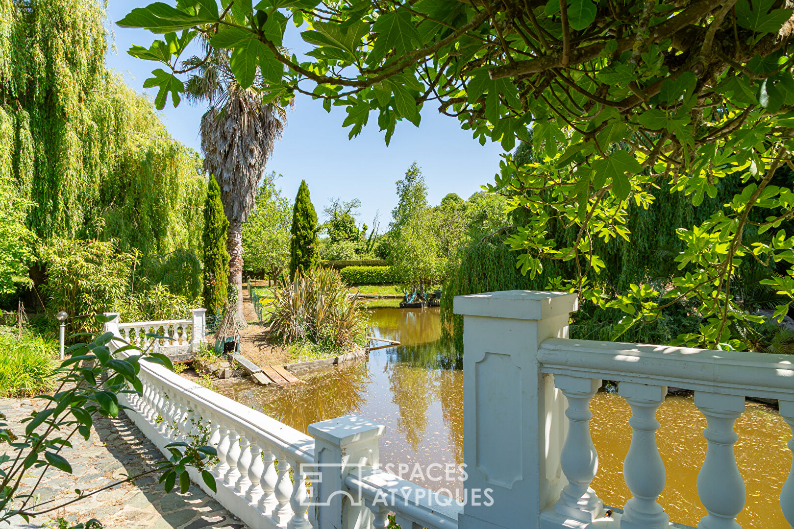 Photo Maison familiale au coeur d'un parc arboré avec plan d'eau à Étables-sur-Mer image 4/6