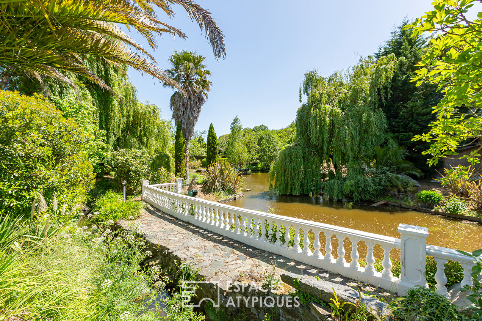 Photo Maison familiale au coeur d'un parc arboré avec plan d'eau à Étables-sur-Mer image 5/6