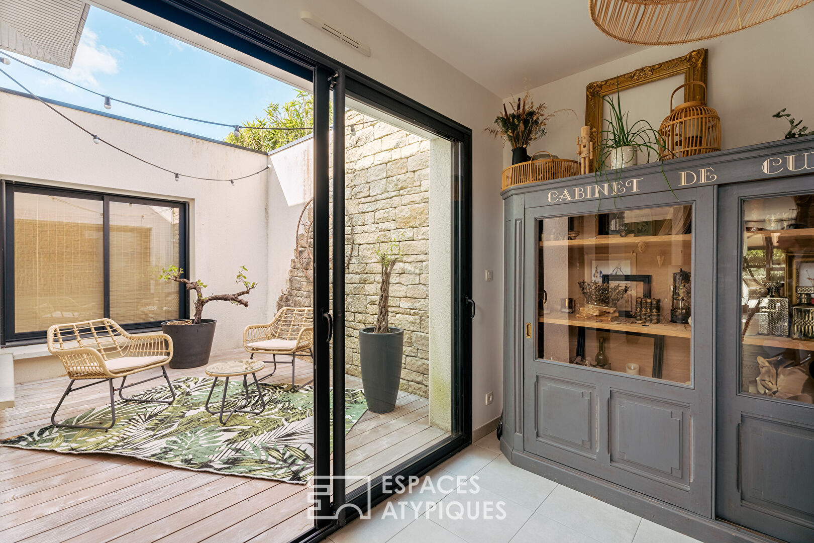 Baden : maison à l'architecture contemporaine avec piscine et jardin, proche du Golfe