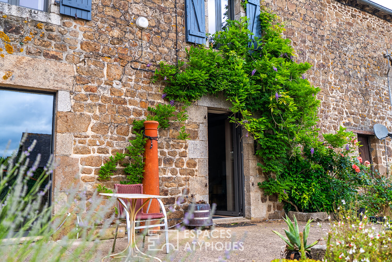 Photo Maison rénovée et ses nombreuses dépendances au fort potentiel image 4/6