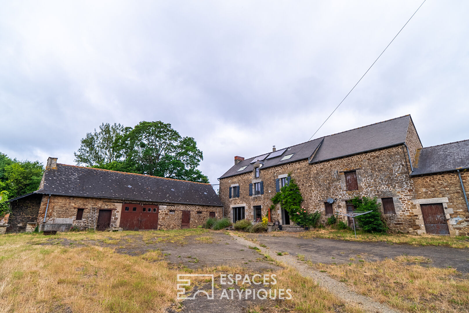 Photo Maison rénovée et ses nombreuses dépendances au fort potentiel image 5/6