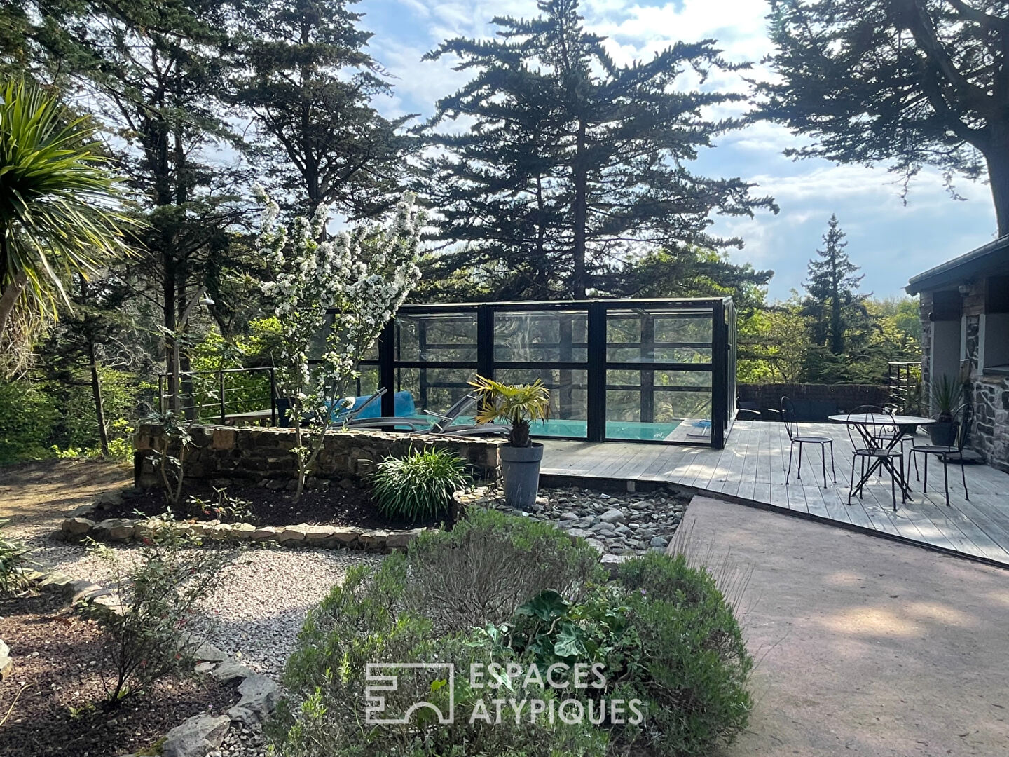 Agence immobilière de ESPACES ATYPIQUES Côtes-d'Armor