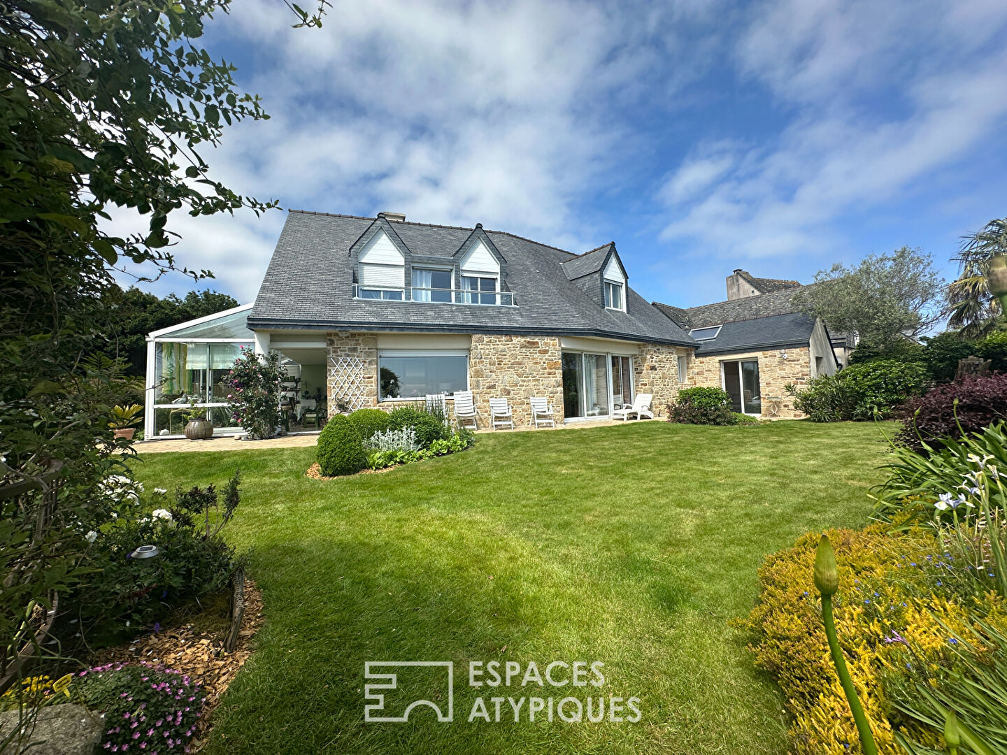 Agence immobilière de ESPACES ATYPIQUES Côtes-d'Armor