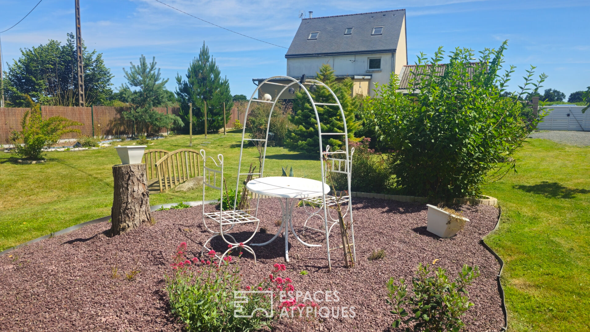 Agence immobilière de ESPACES ATYPIQUES Côtes-d'Armor