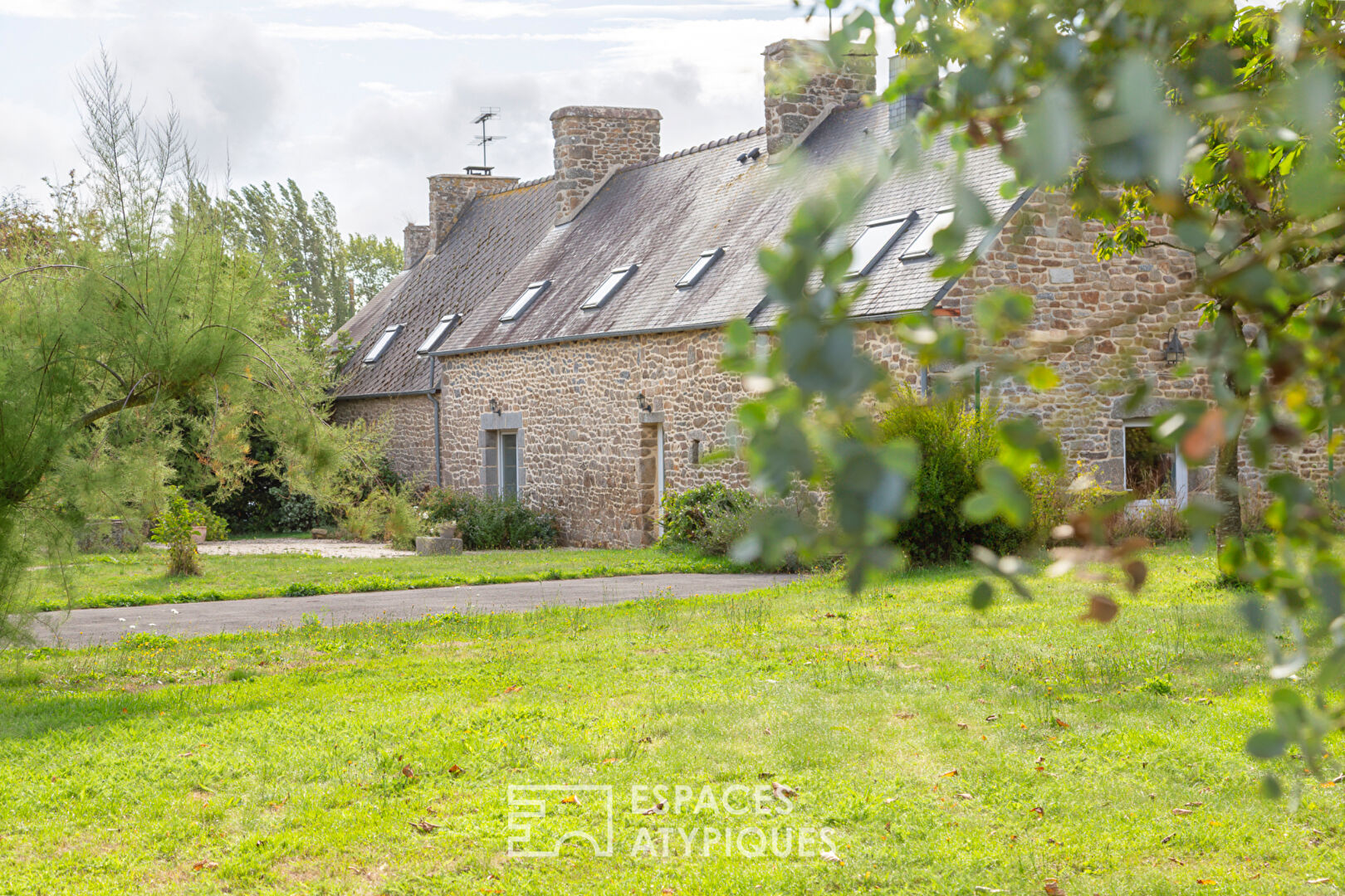 Agence immobilière de ESPACES ATYPIQUES Côtes-d'Armor