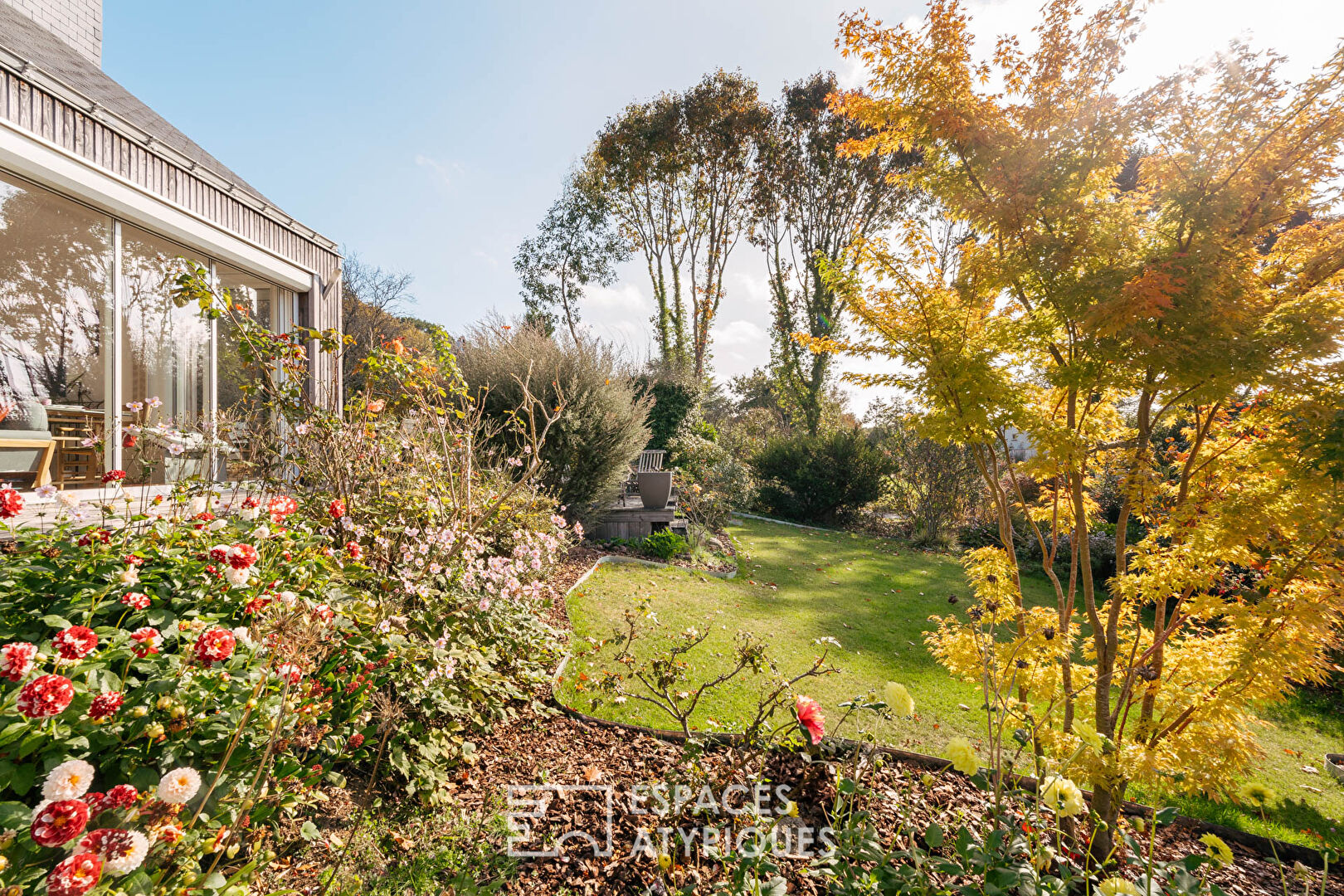 Maison Rénovée avec Extension Bois et Potentiel d'Aménagement à Saint-Avé
