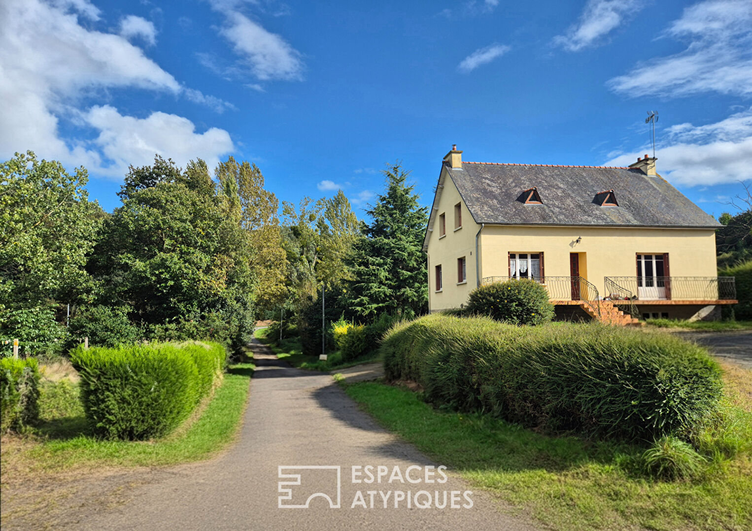 Ensemble Immobilier Atypique Sévignac Trémeur | Campagne, Sans Voisins, Grand Potentiel