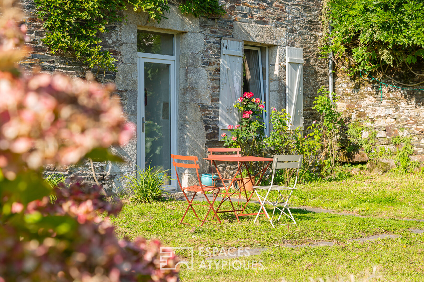 Ancien presbytère rénové plein centre d'Uzel