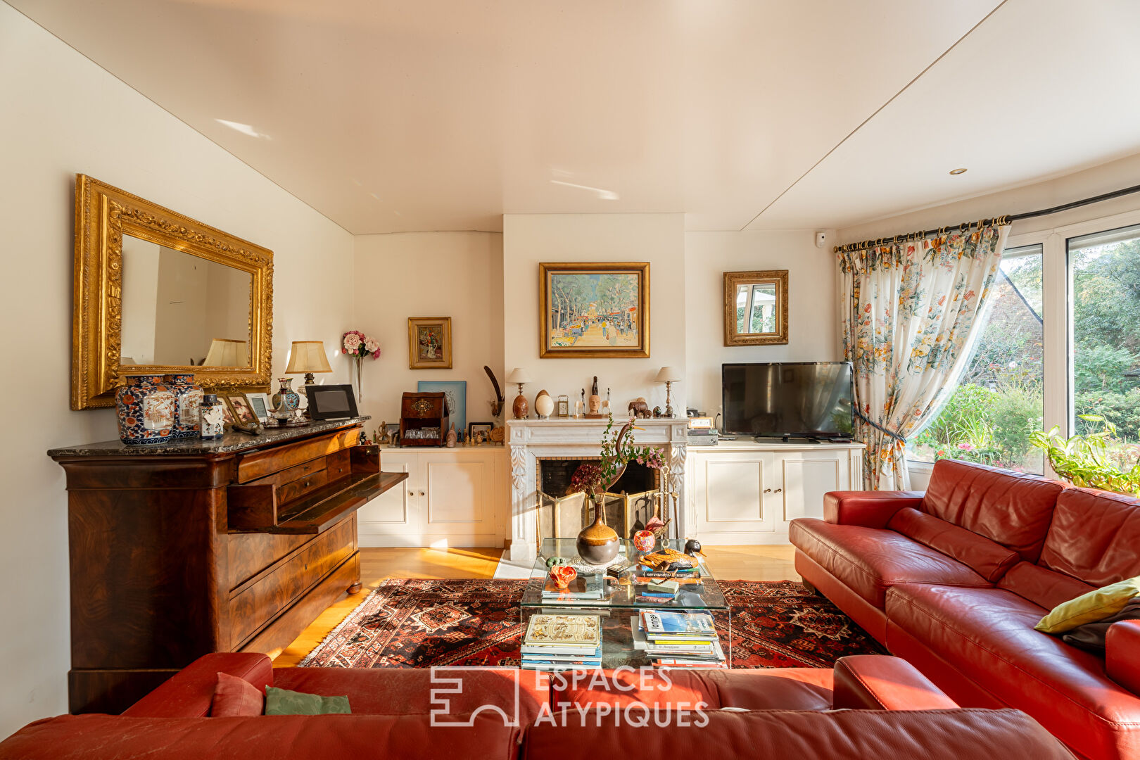 Photo Maison d'Architecte avec jardin paysager dans un environnement boisé. image 2/6