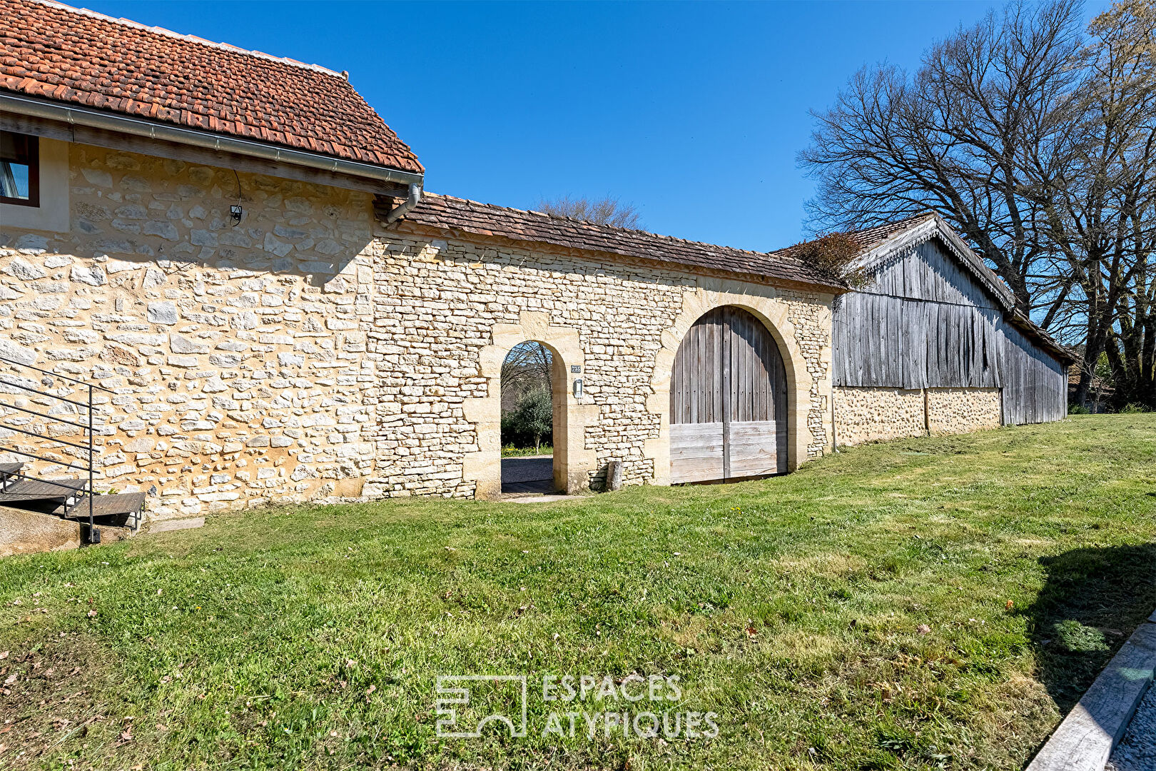 Authentique corps de ferme du XVIII e siècle entièrement rénové