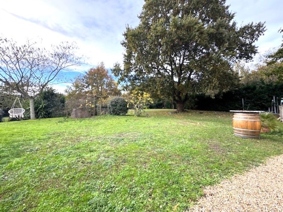 Bienvenue dans le Confort : Une Maison Moderne avec Jardin et Vue Imprenable