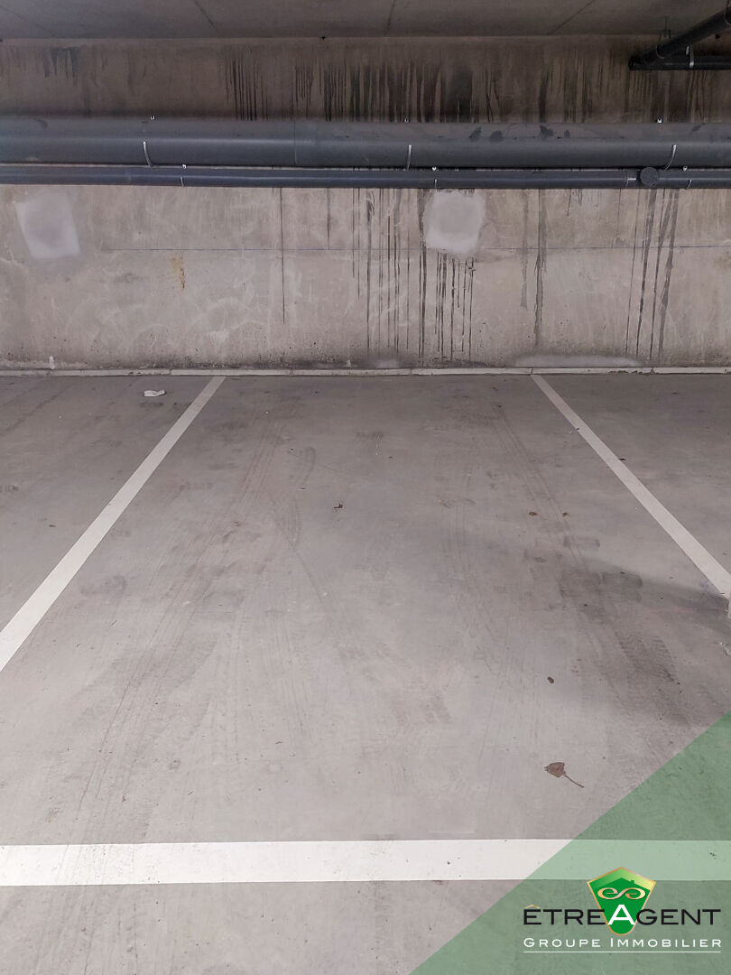 Photo Place de parking - Verneuil-sur-seine image 2/2