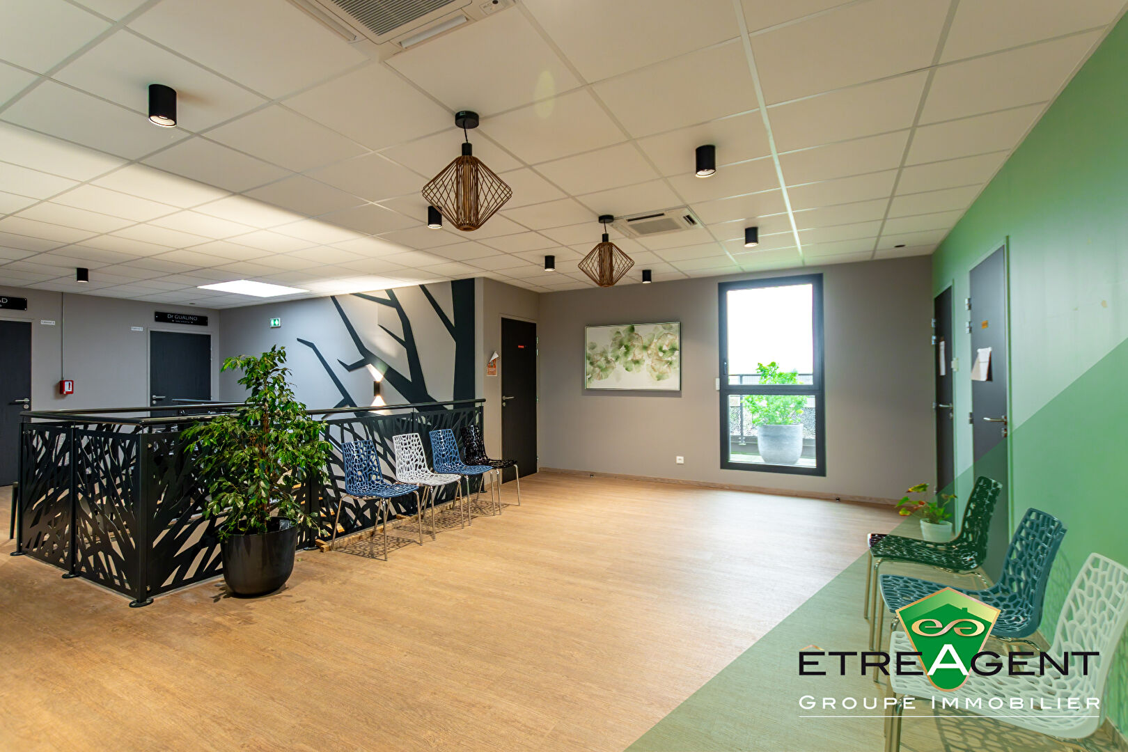 Photo Local Commercial 53 m² en Zone Franche avec Salle d'Attente Partagée de 36m² image 4/6