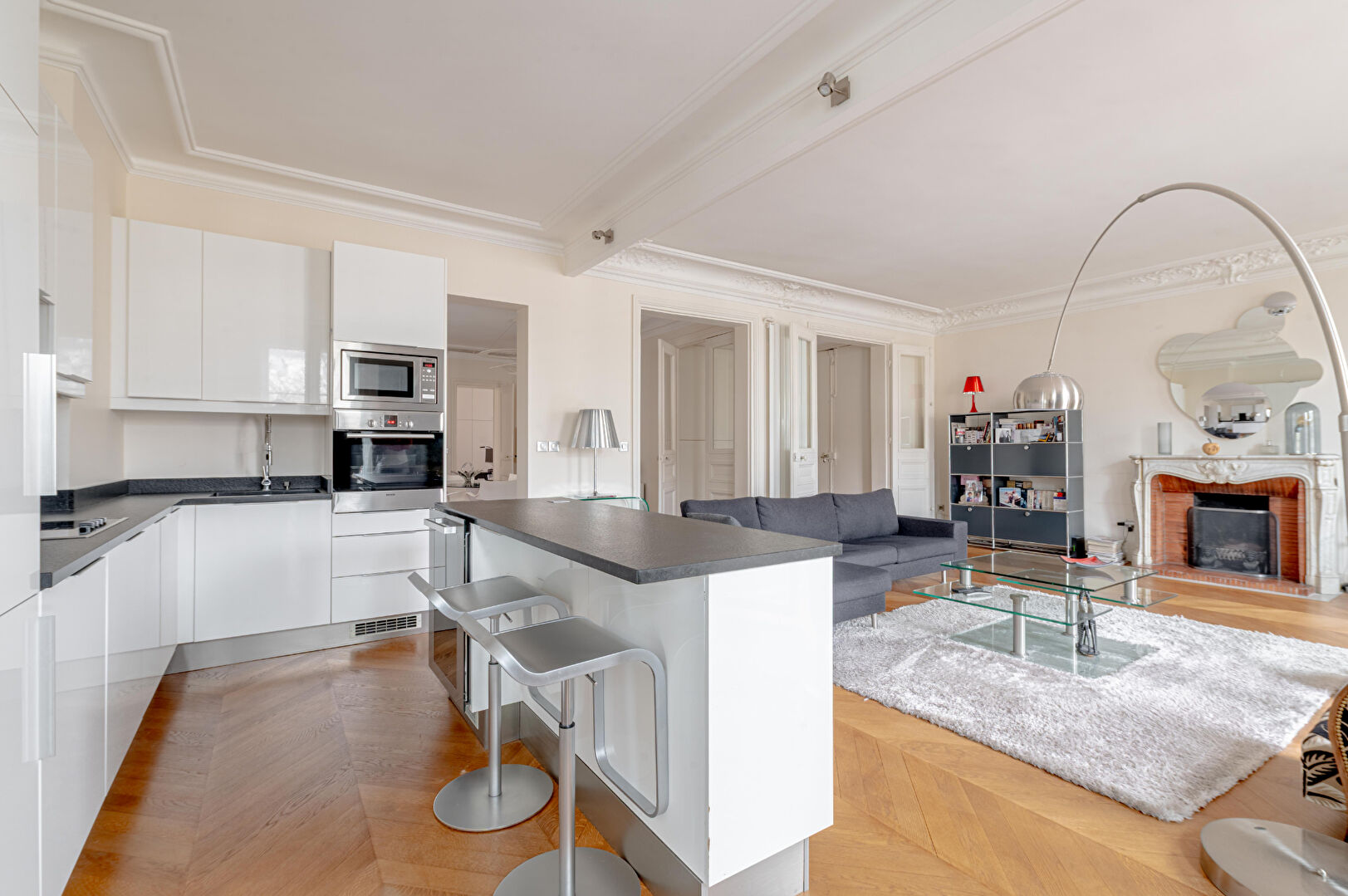 Elégant appartement dans bel immeuble pierre de taille