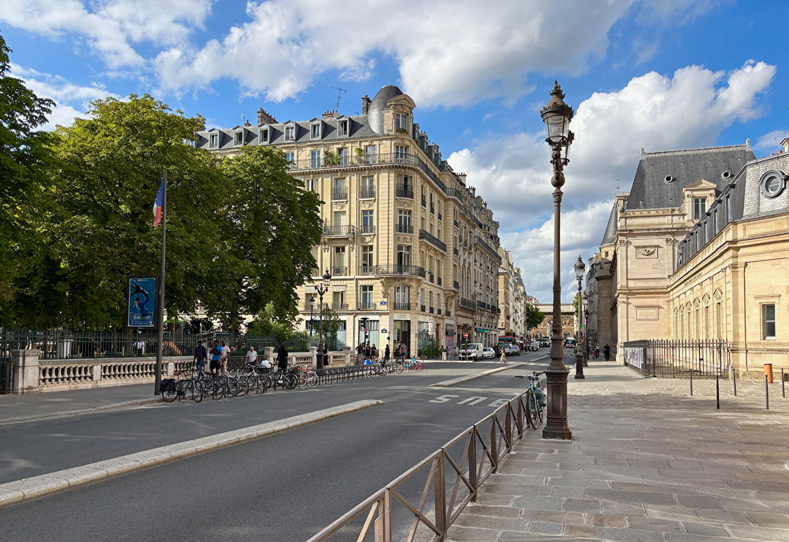 Elégant appartement dans bel immeuble pierre de taille