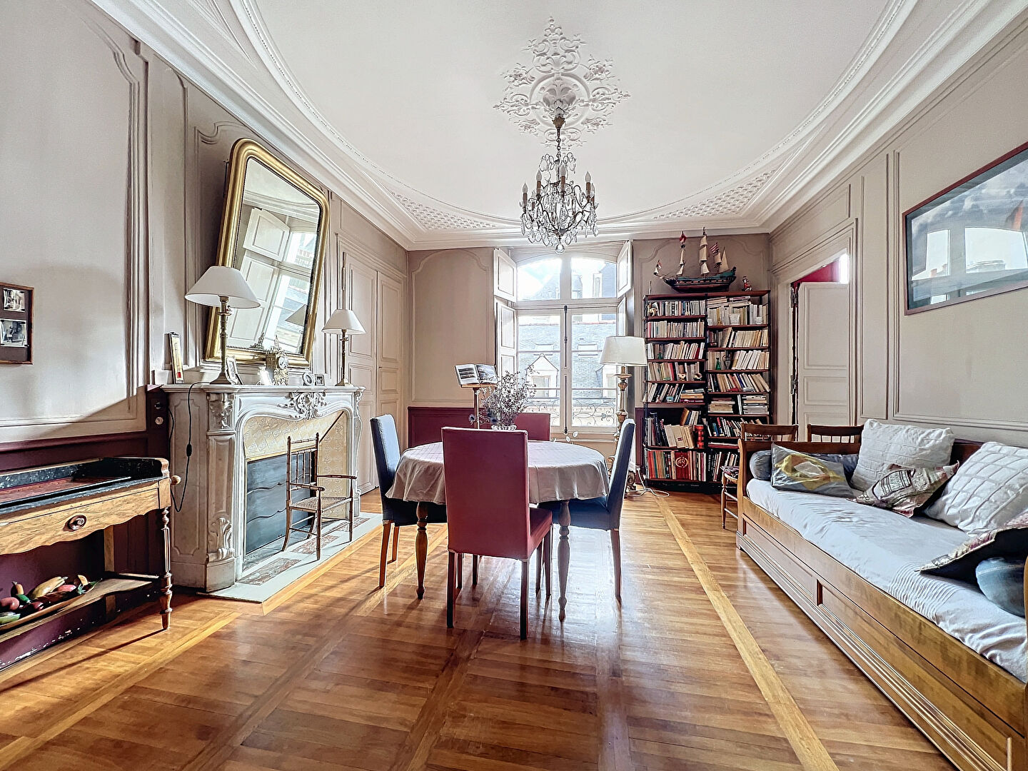 Photo À vendre ? Appartement de caractère ? Environ 150 m² ? Hyper-centre de Rennes image 3/6