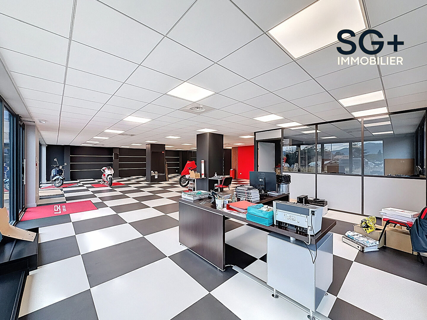 Local commercial Aubagne 203,43 m2