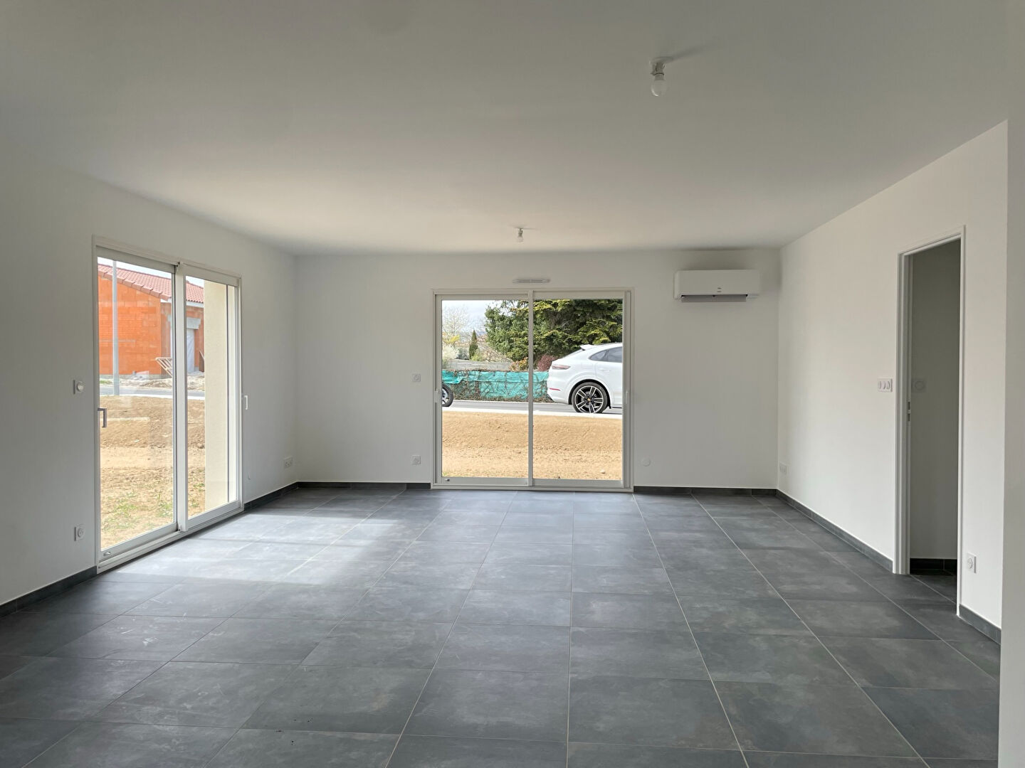 Photo VILLA NEUVE DE PLAIN PIED de 98m² sur terrain de 480m² image 2/6