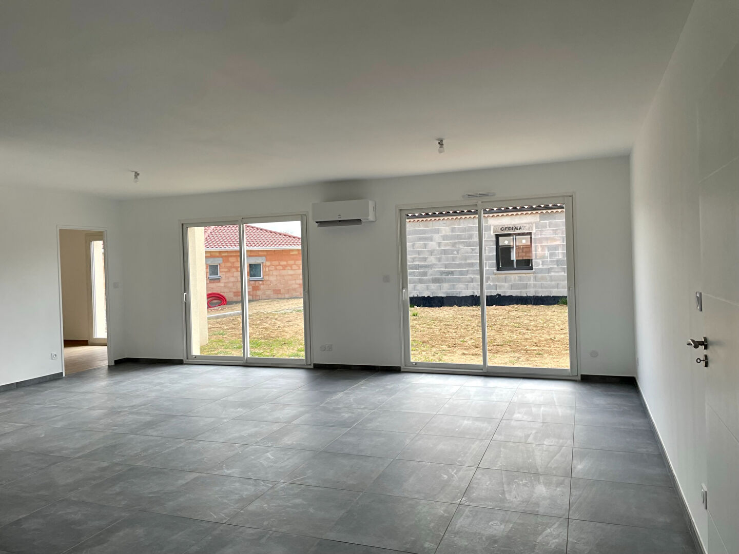 Photo VILLA NEUVE DE PLAIN PIED de 102m² sur 480m² de terrain image 2/6