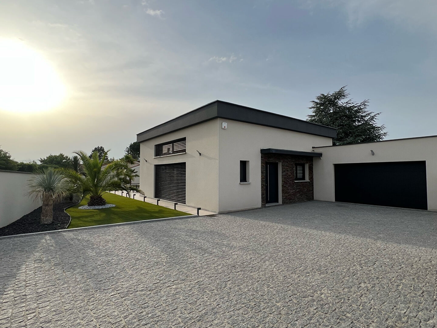 MAISON CONTEMPORAINE HAUT DE GAMME