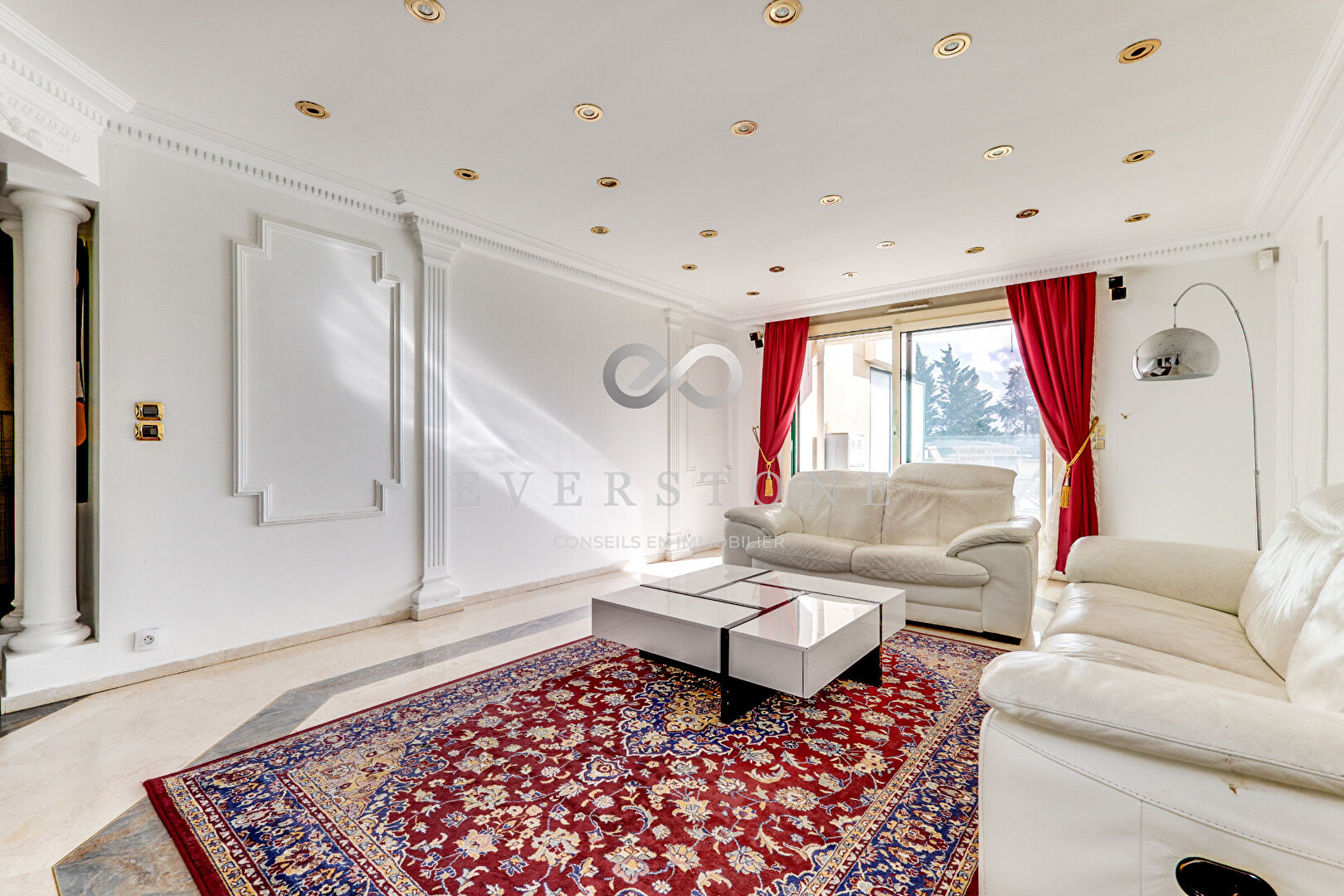 Photo Saint Cloud - Boulevard de la République- 10  min à pieds de la gare de Saint Cloud. image 5/6