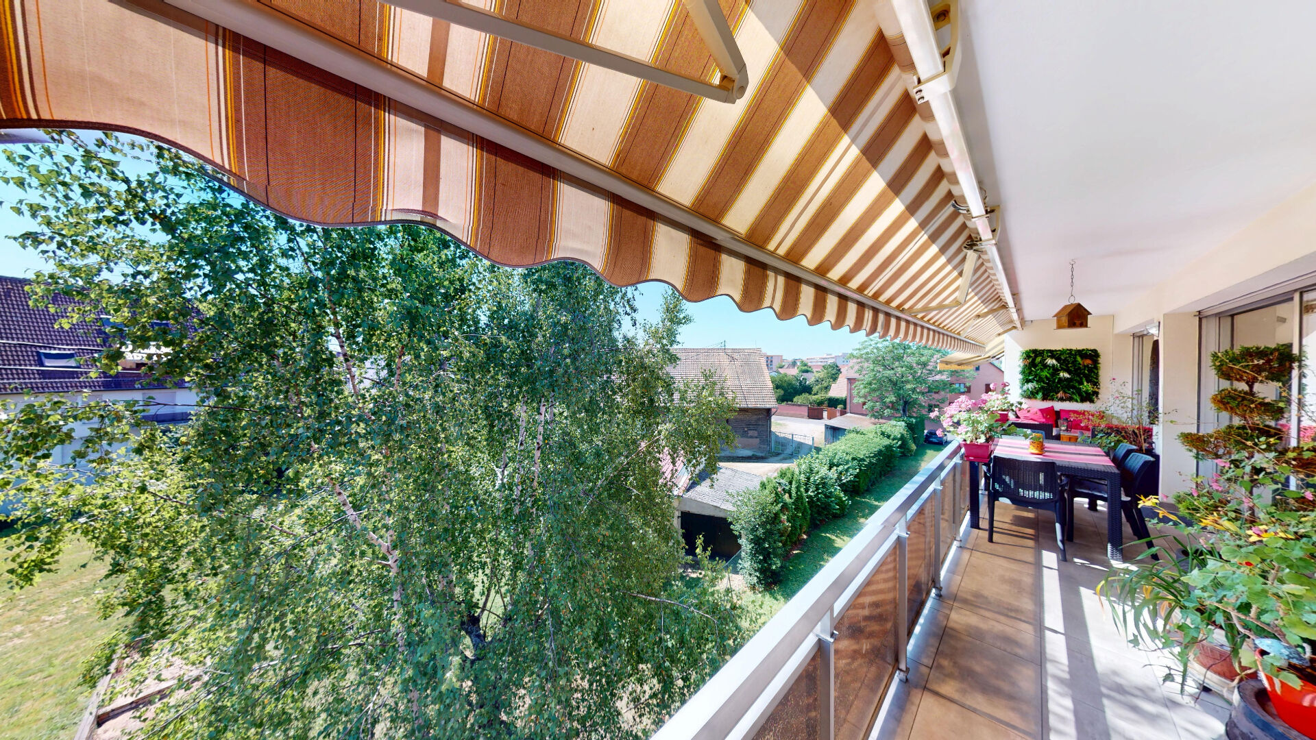 Appartement F3/4 114M2, terrasse, balcon, garage, 3 caves et une buanderie