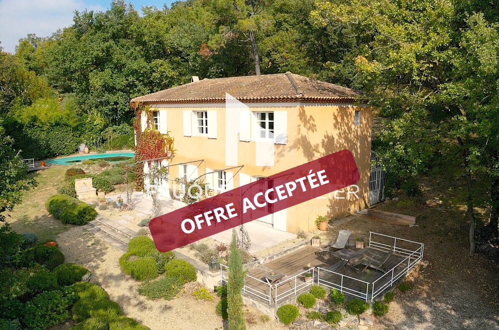 Maison familiale avec piscine et grand terrain