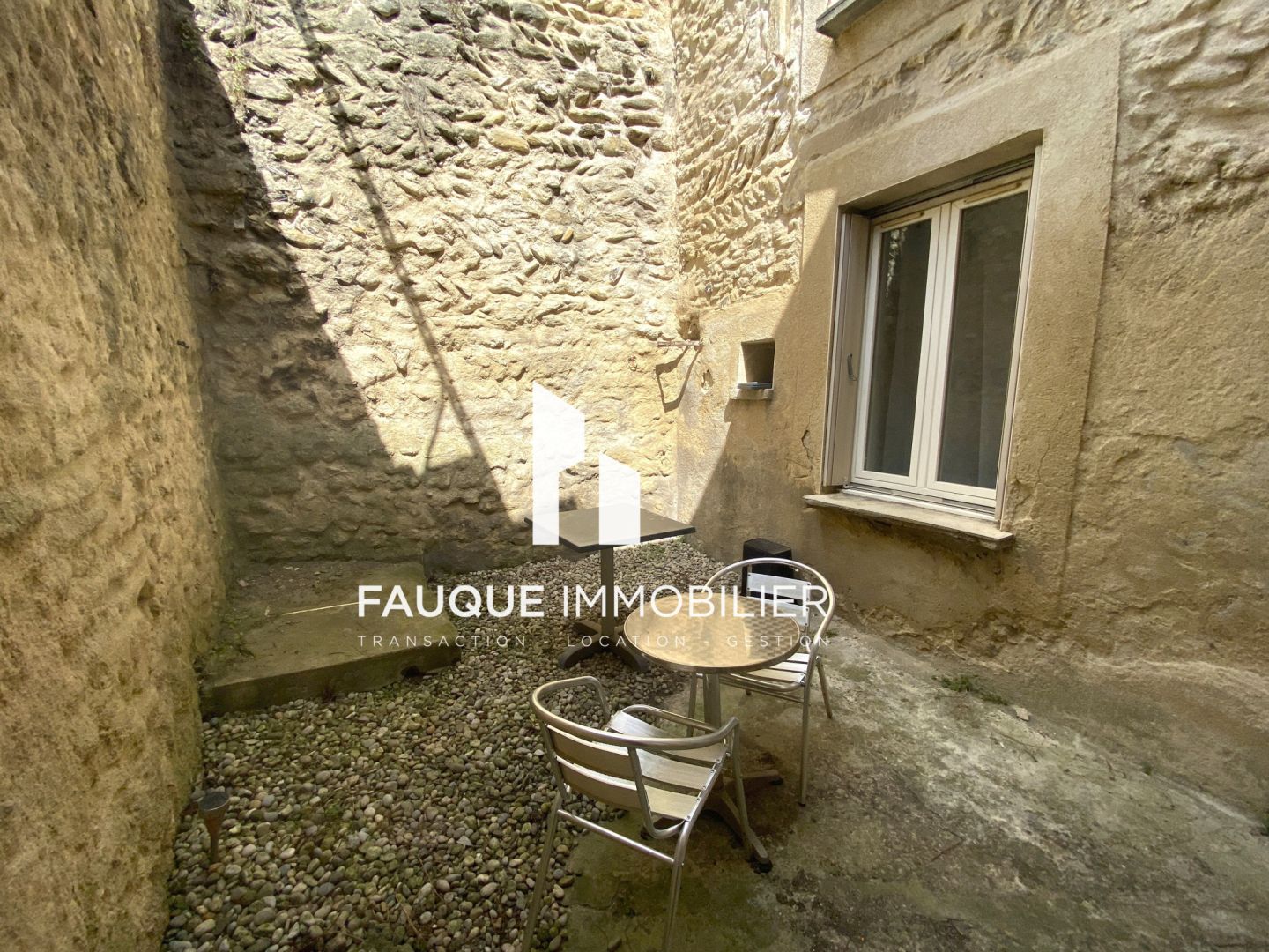 Photo CHABEUIL - Appartement meublé avec cour partagée image 3/6