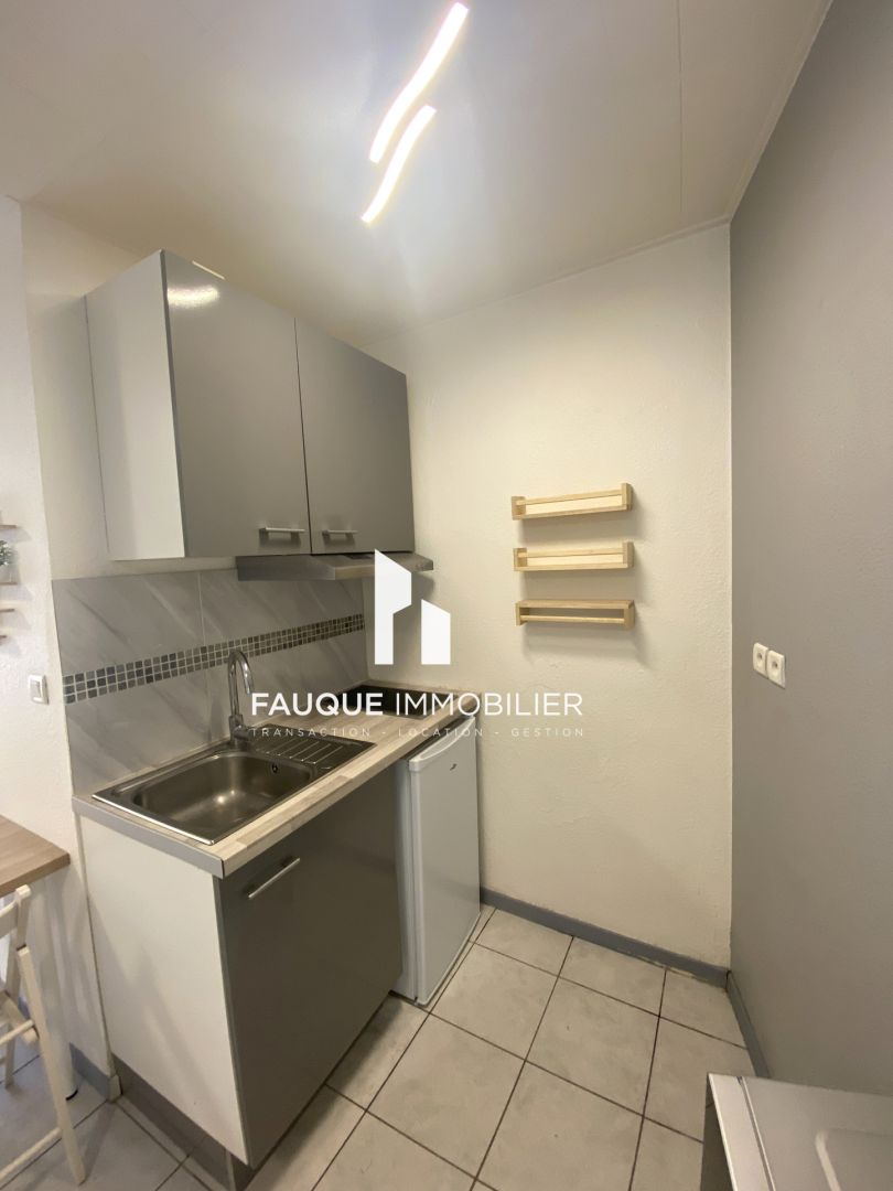 Photo CHABEUIL - Appartement meublé avec cour partagée image 4/6