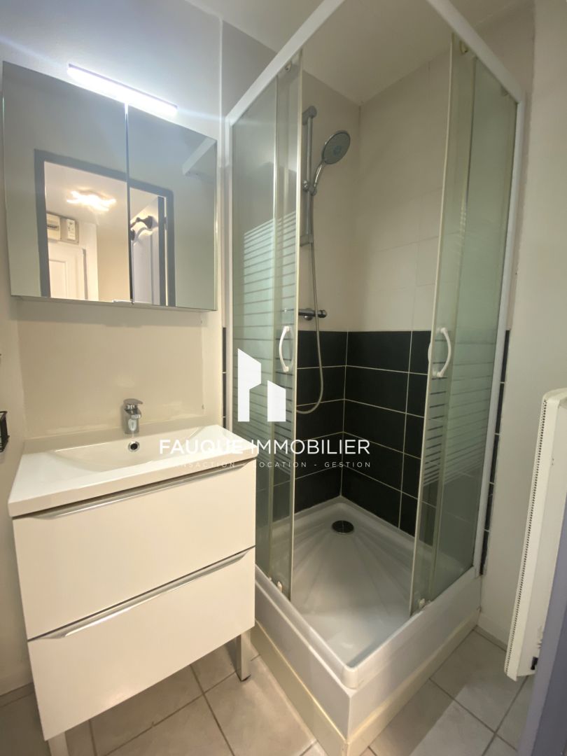 Photo CHABEUIL - Appartement meublé avec cour partagée image 6/6