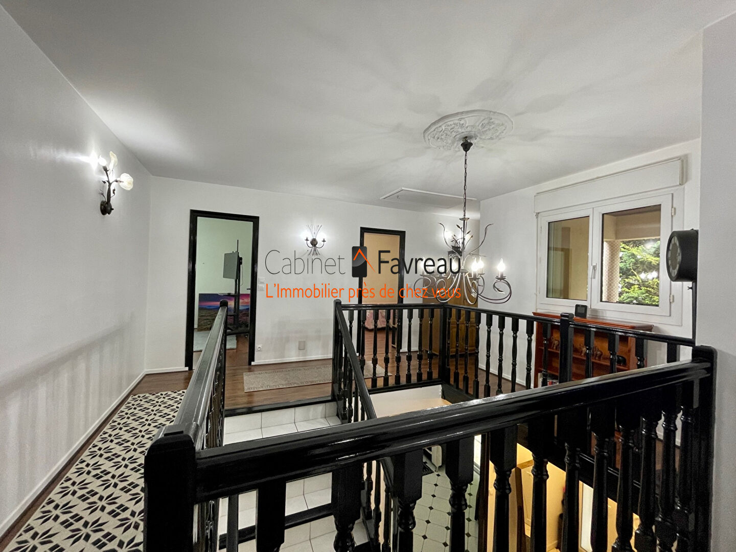 Photo WISSOUS - LIMITE FRESNES - Maison de 7 pièces d'environ 163m² sur un terrain de 475m² avec jardin, garage et stationnement extérieur image 1/6