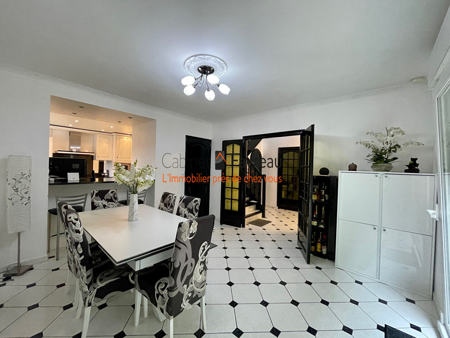 Photo WISSOUS - LIMITE FRESNES - Maison de 7 pièces d'environ 163m² sur un terrain de 475m² avec jardin, garage et stationnement extérieur image 3/6