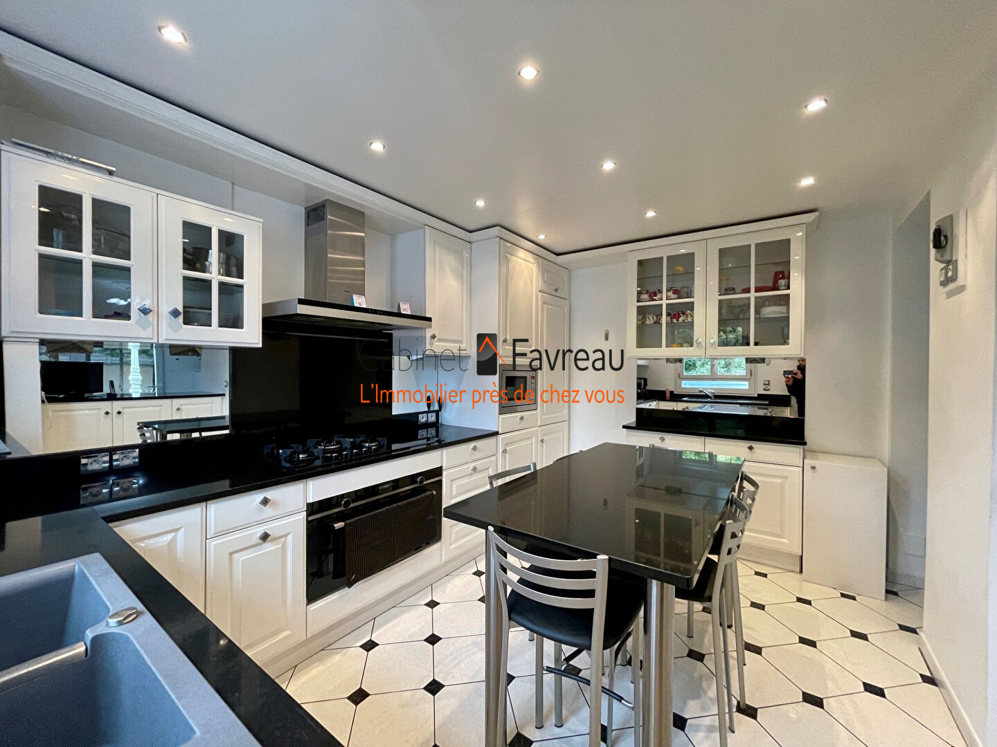 Photo WISSOUS - LIMITE FRESNES - Maison de 7 pièces d'environ 163m² sur un terrain de 475m² avec jardin, garage et stationnement extérieur image 5/6