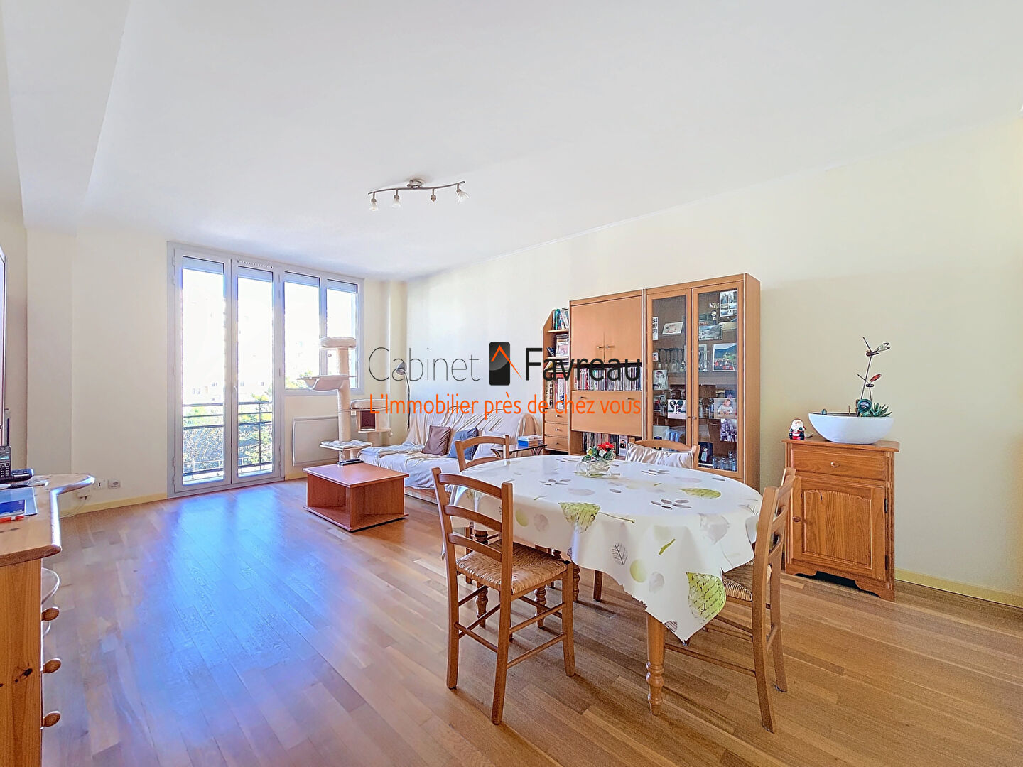 Photo EXCLUSIVITE - HYPER CENTRE - APPARTEMENT 3 PIECES - BALCON image 2/6