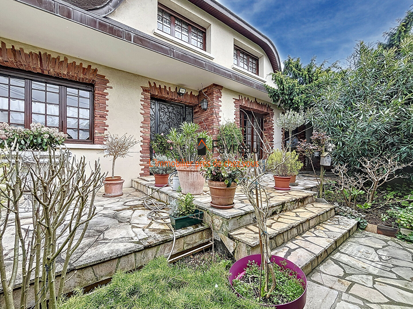 CABINET FAVREAU VITRY SUR SEINE - Quartier du Fort - Maison de 7-8 pièces avec garage et beau jardin arboré