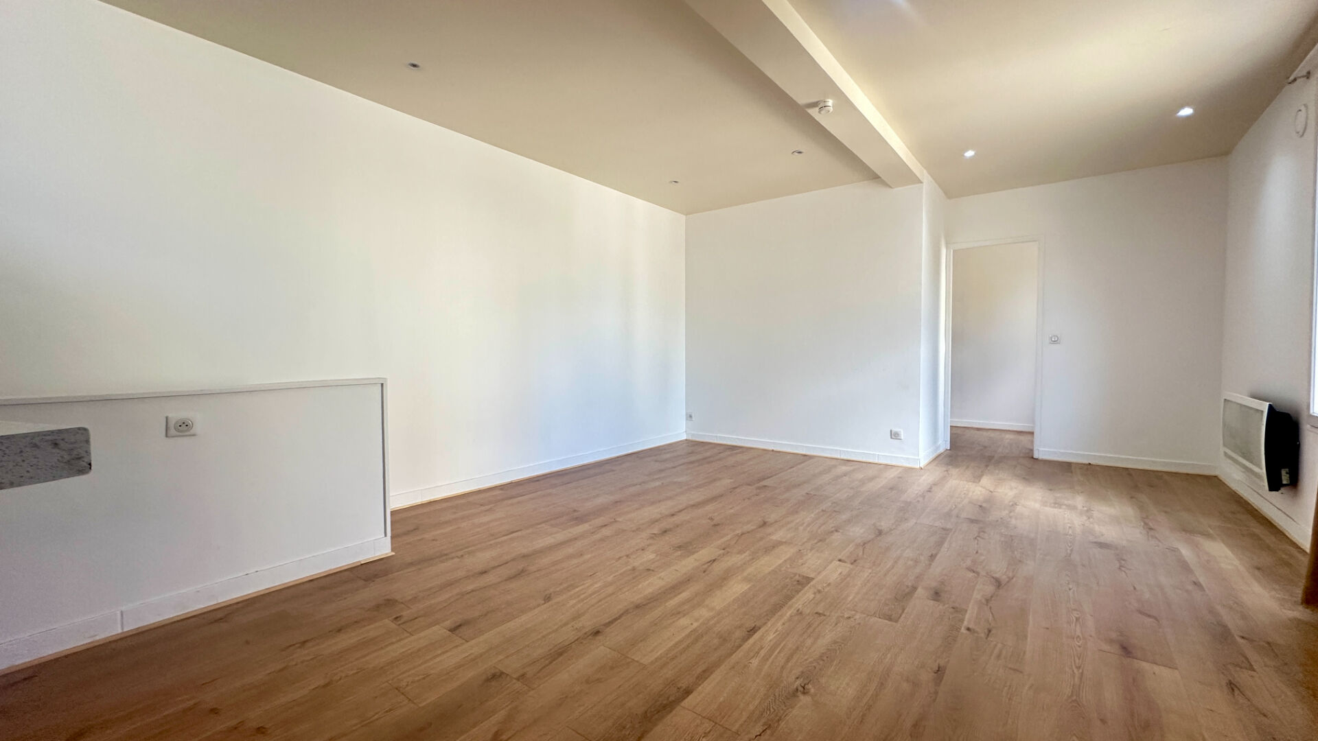 Photo BAGNEUX - Appartement  2 pièces - 46m2 image 1/6