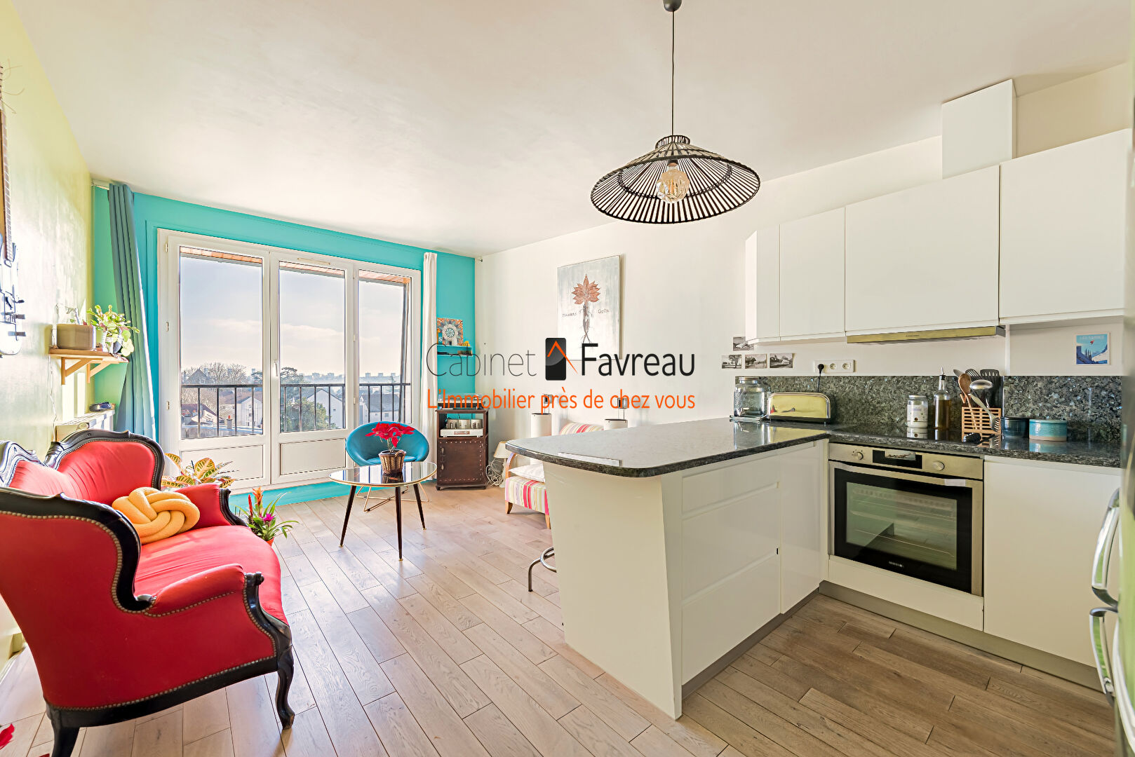 CENTRE-VILLE - Appartement de 4 pièces d'environ 76m² au dernier étage avec cave et box en sus