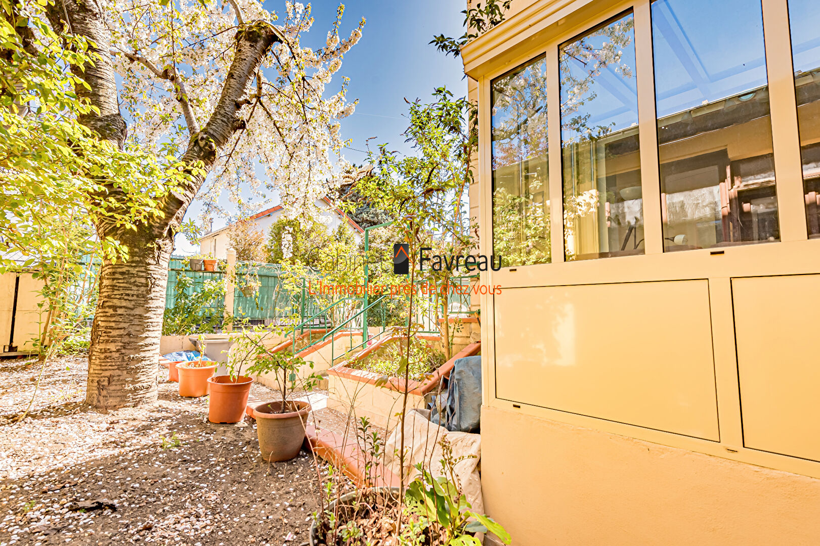 ARCUEIL - 94110 - Maison familiale 4 pièces avec cour arborée et garage