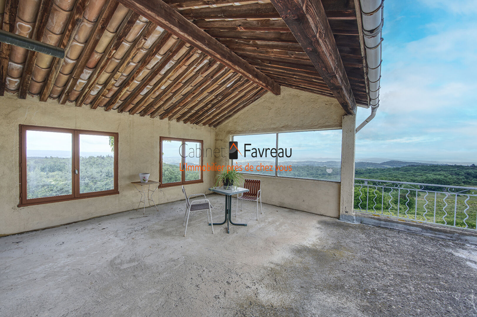 Photo Domaine de 30ha dont 20 ha plantés en vignes AOC Côtes du Rhône avec deux bâtisses de 350 et 260m²  avec vue sur le Mont Ventoux image 6/6