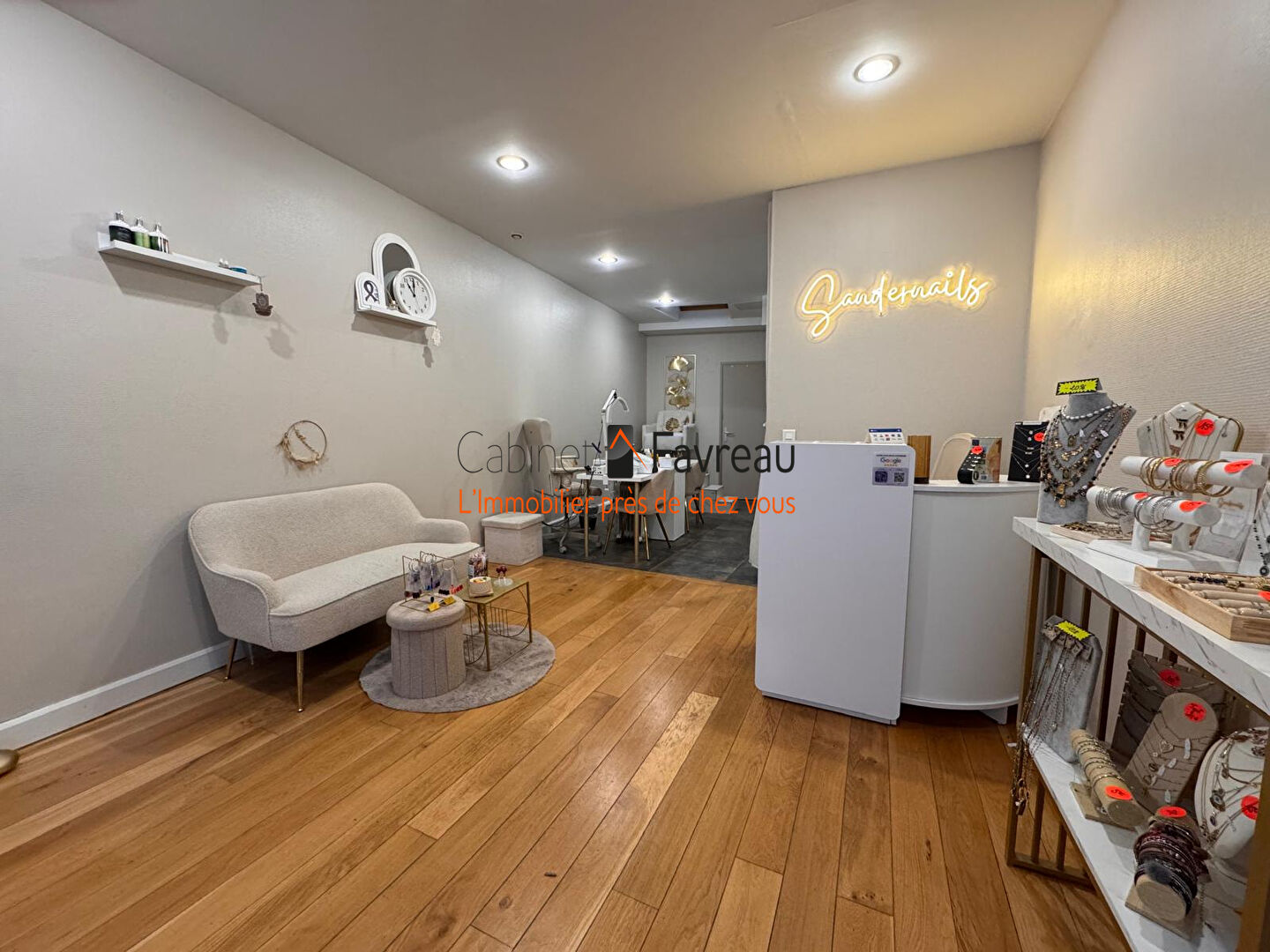 Photo 75019 - LOCAL - 38m2 - SUR RUE - METRO RIQUET - METRO STALINGRAD image 2/6