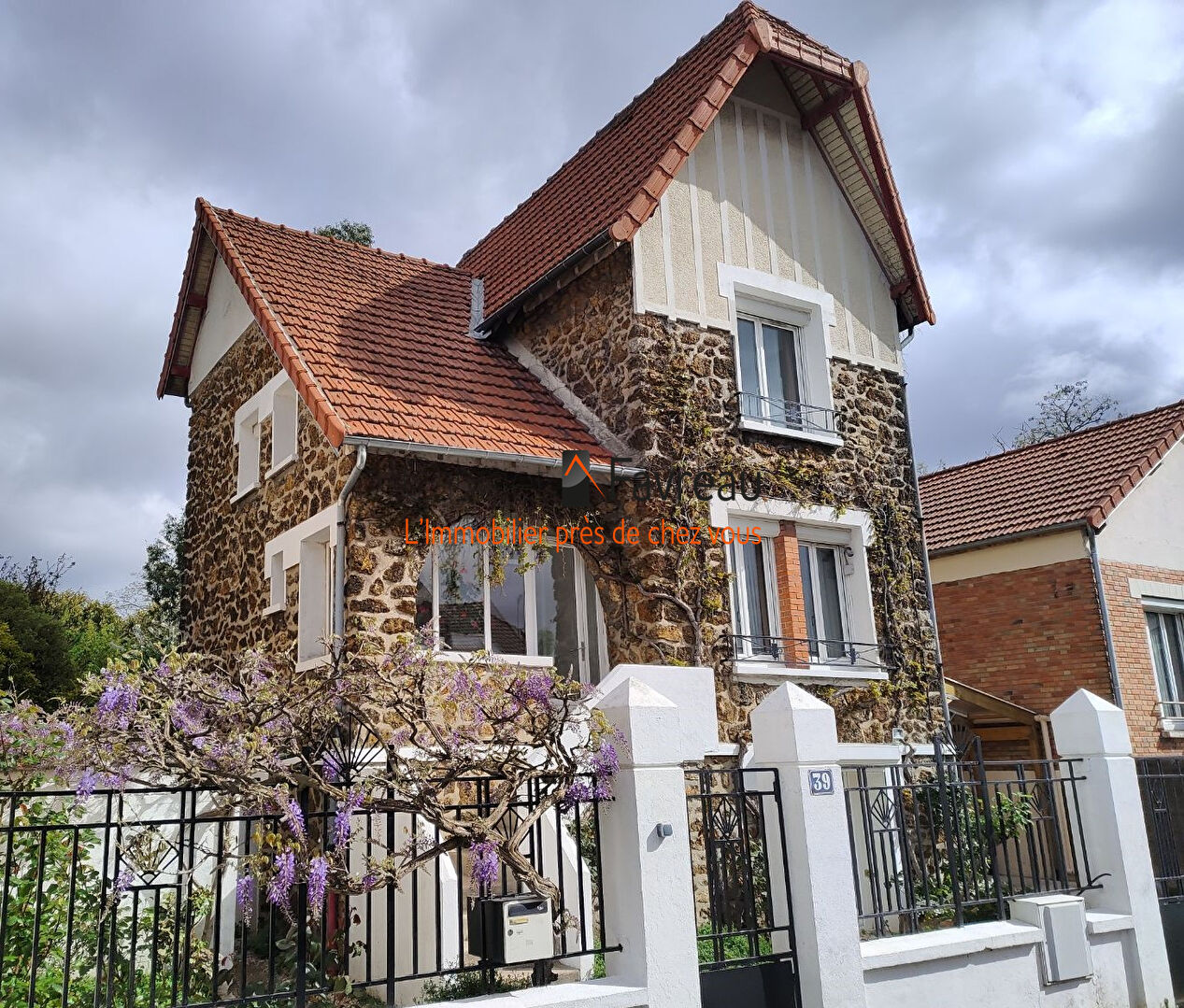 L'HAY-LES-ROSES - Centre-Ville - Maison 4 pièces (118 m² au sol) sur un terrain de 498m² avec jardin, garage et parking extérieur