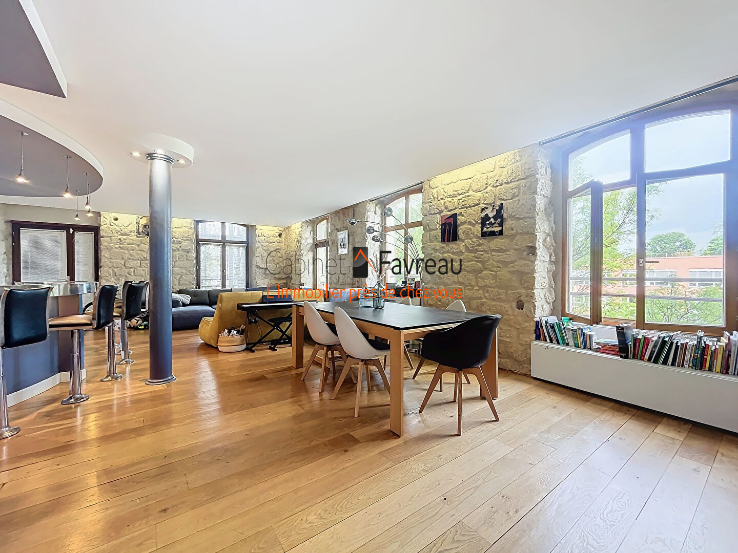 [CABINET FAVREAU] - VITRY-SUR-SEINE - QUARTIER DU 8 MAI 1945 - Loft / Atelier de 4 pièces principales avec terrasse, jardin commun et stationnement