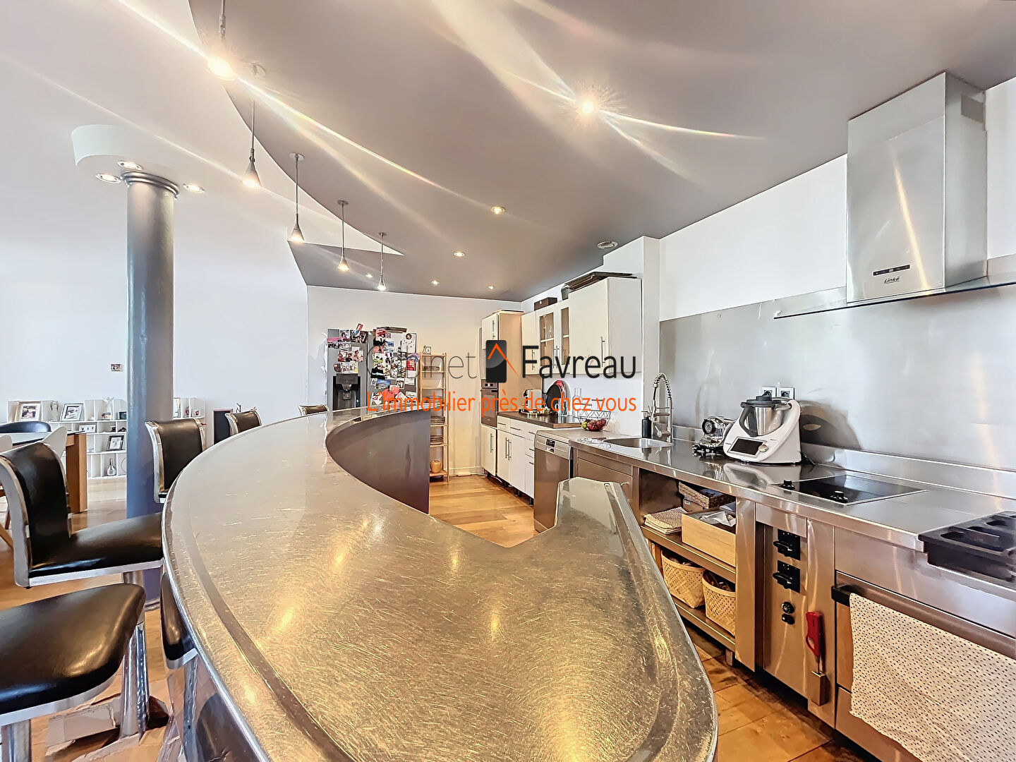 Photo [CABINET FAVREAU] - VITRY-SUR-SEINE - QUARTIER DU 8 MAI 1945 - Loft / Atelier de 4 pièces principales avec terrasse, jardin commun et stationnement image 3/6