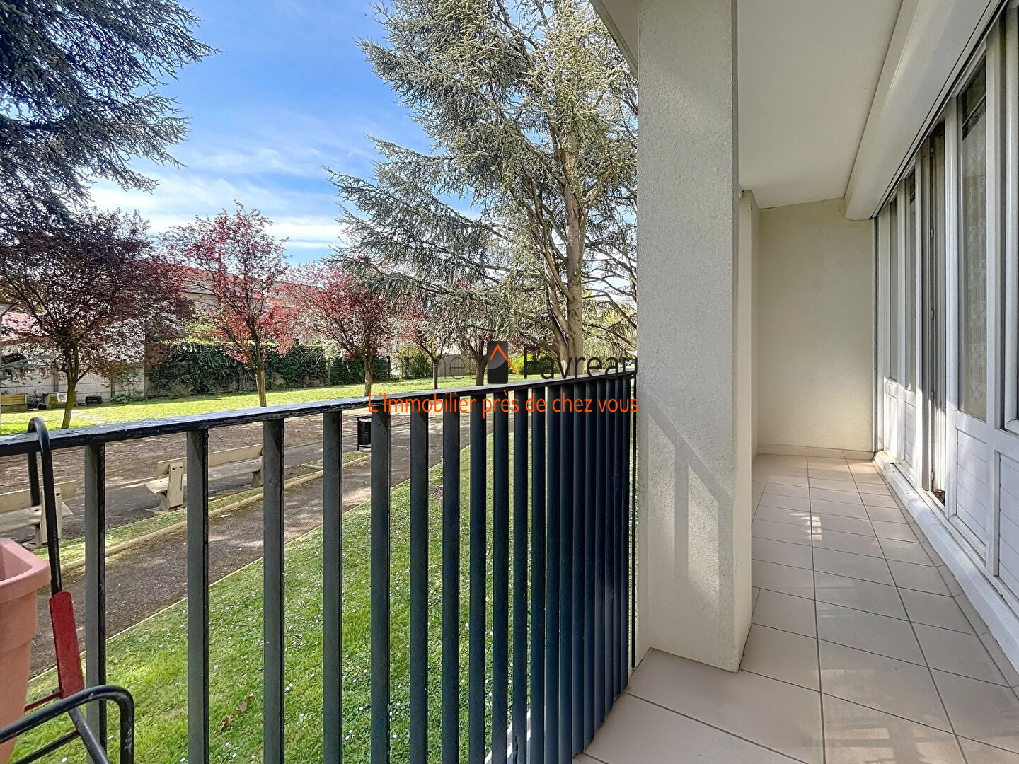 Appartement 4 pièces - Parc des Lilas - Place de parking + Cave