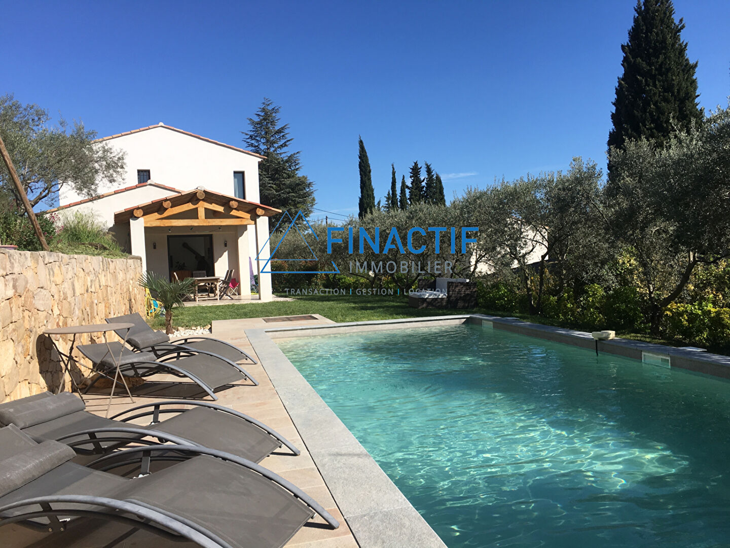 Très belle villa récente T7 Eguilles