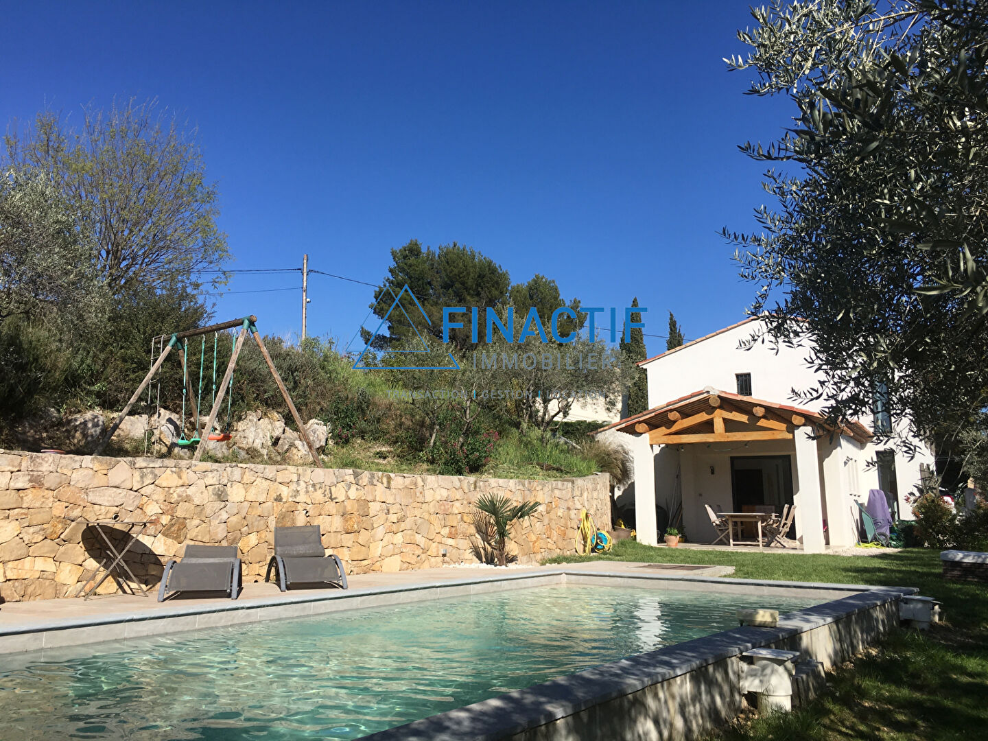 Photo Très belle villa récente T7 Eguilles image 2/6