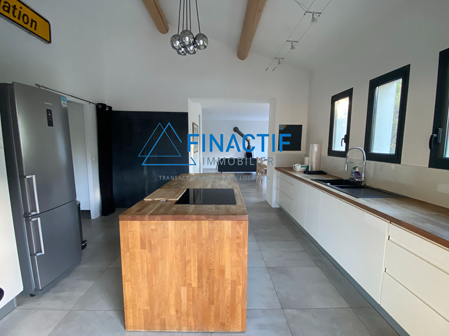 Photo Très belle villa récente T7 Eguilles image 4/6