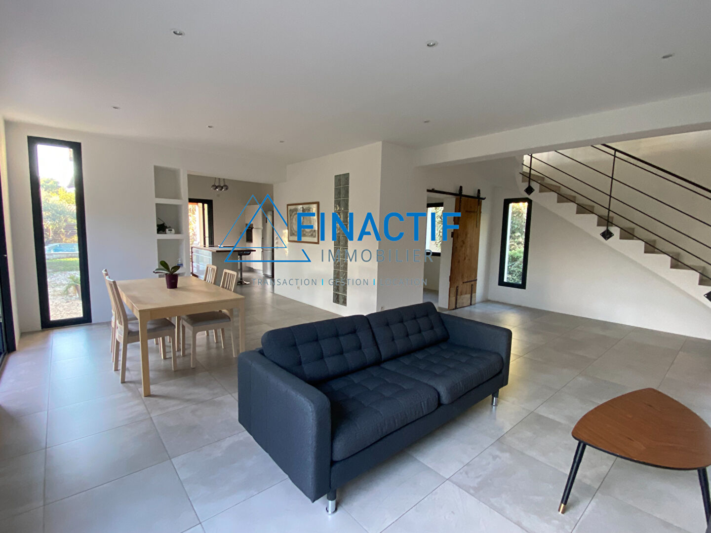 Photo Très belle villa récente T7 Eguilles image 5/6