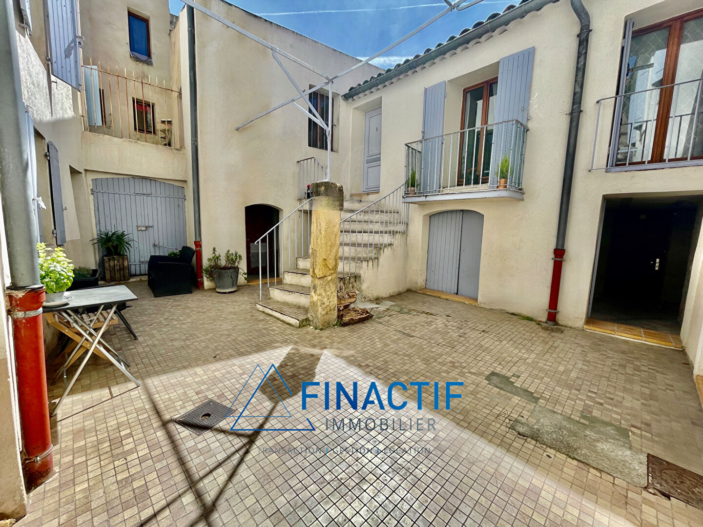 Photo Salon de Provence Centre-Ville - Appartement T3 - 62 m2 - Cave - Calme - image 2/4